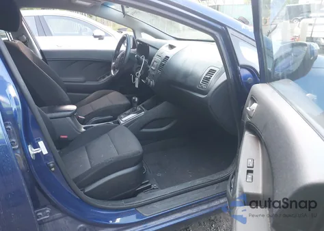 2017 Kia Forte Lx z USA, uszkodzony, nr VIN 3KPFK4A75HE152849